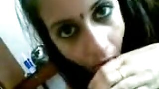 Pakistani aunty indulges in intense petting and foreplay